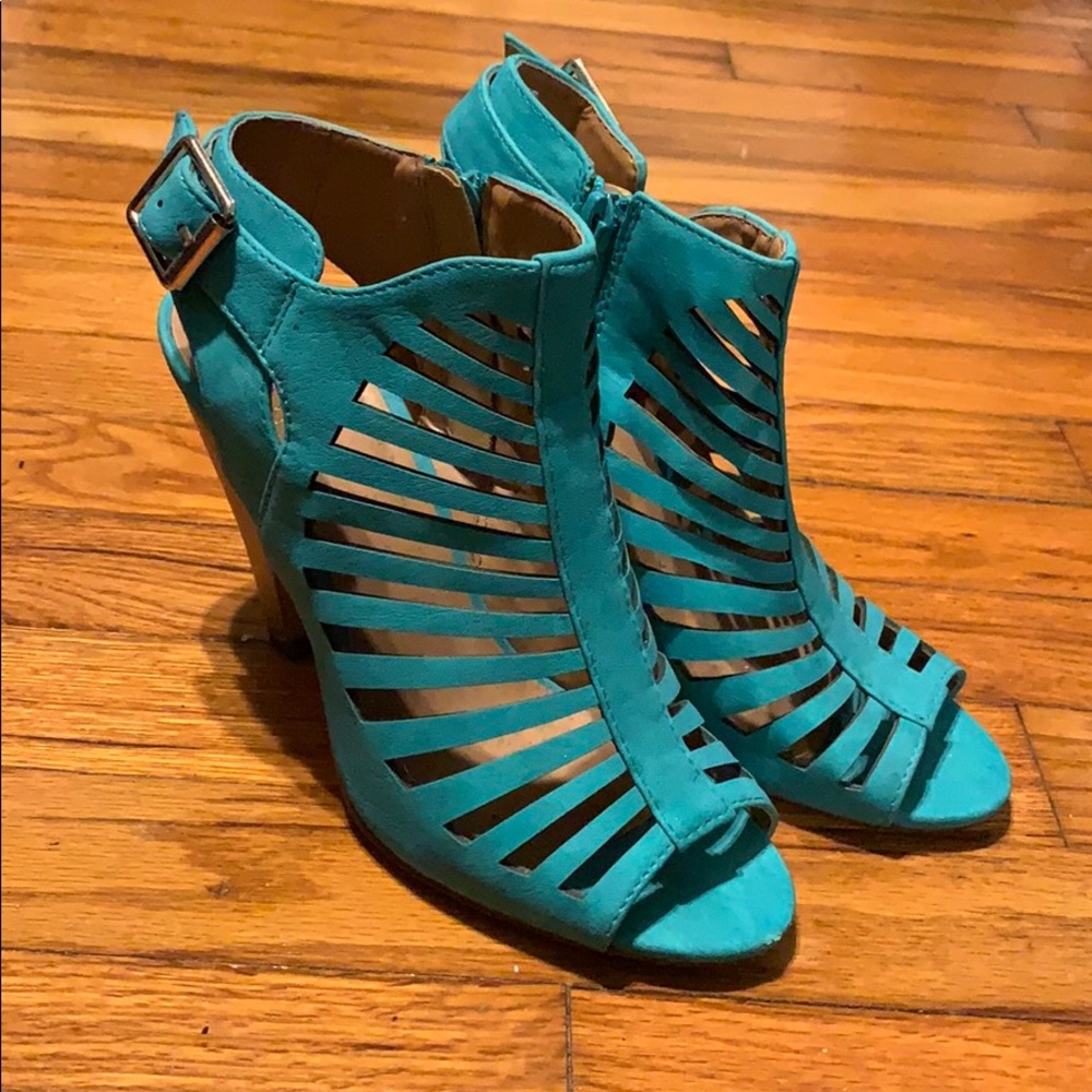 D turquoise heels